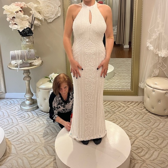 LARA New York Halter Neck Dress - Picture 2 of 11